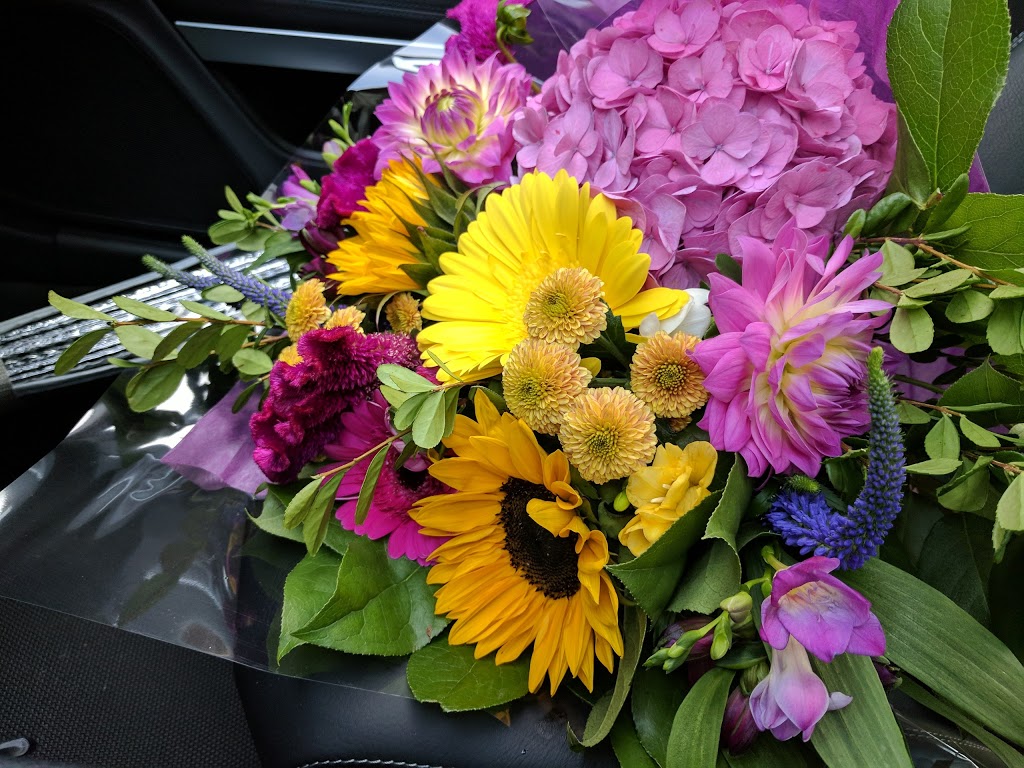 A Passion For Flowers Design Studio Ltd | 3268 King George Blvd #11, Surrey, BC V4P 1A5, Canada | Phone: (604) 531-8827