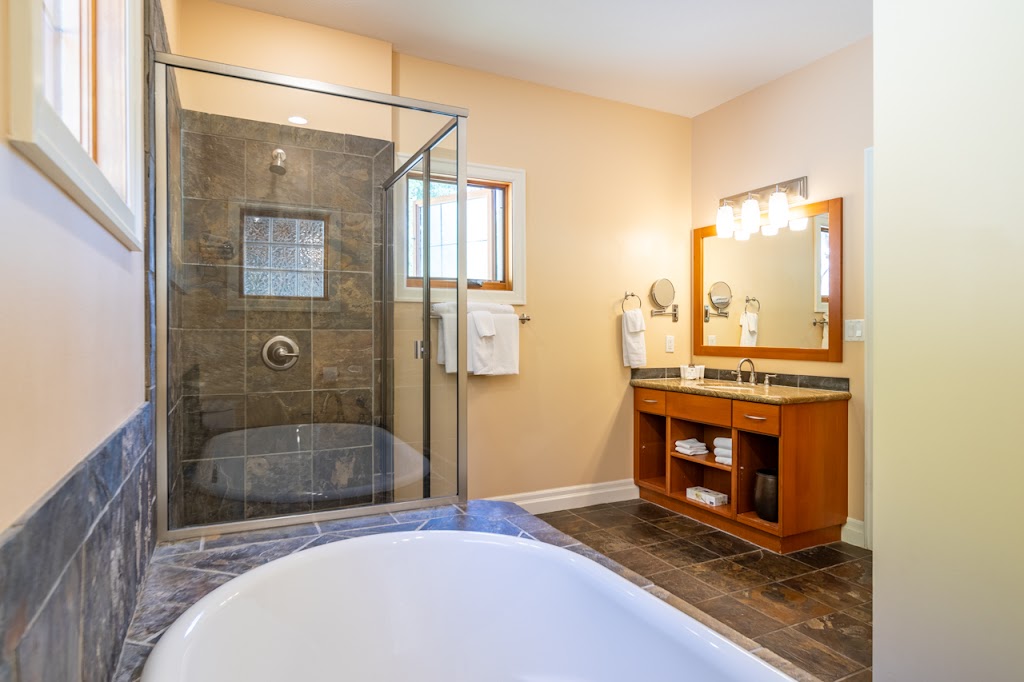 Halcyon Hot Springs Resort | 5655 BC-23, Nakusp, BC V0G 1R0, Canada | Phone: (250) 265-3554