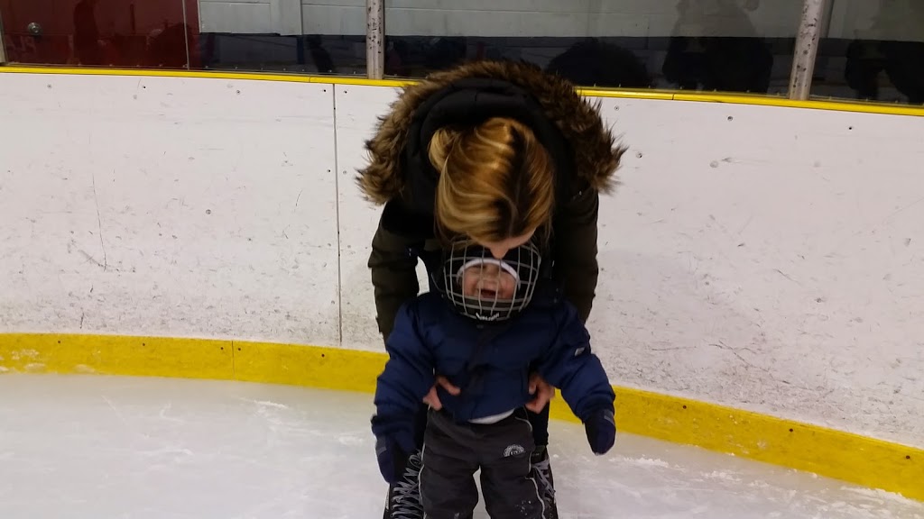 Maple Grove Arena | 2237 Devon Rd, Oakville, ON L6J 5Z8, Canada | Phone: (905) 338-4193