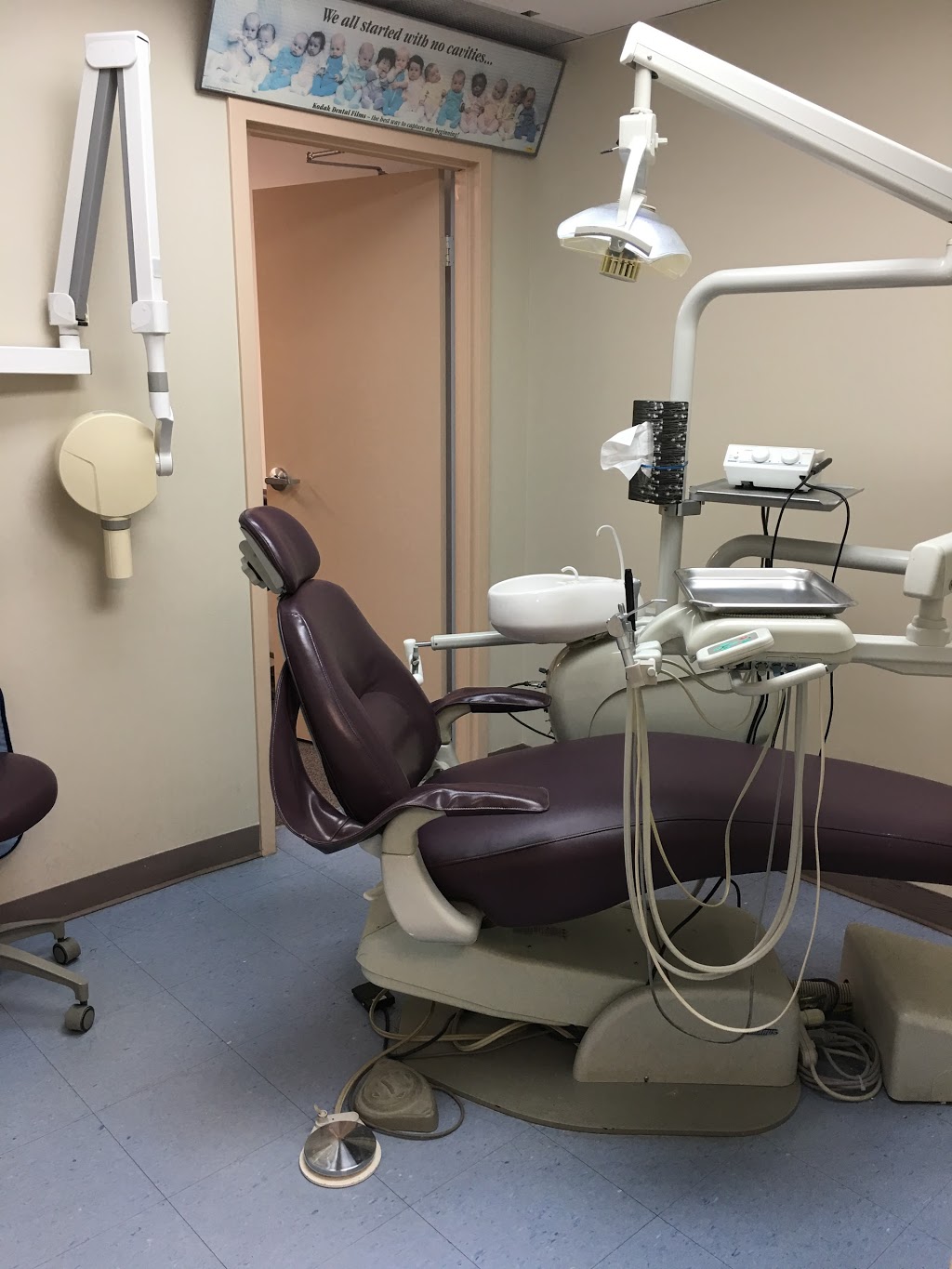 Dr. Sehgals Dental Office | 40 Finchgate Blvd #206, Brampton, ON L6T 3J1, Canada | Phone: (905) 792-2306
