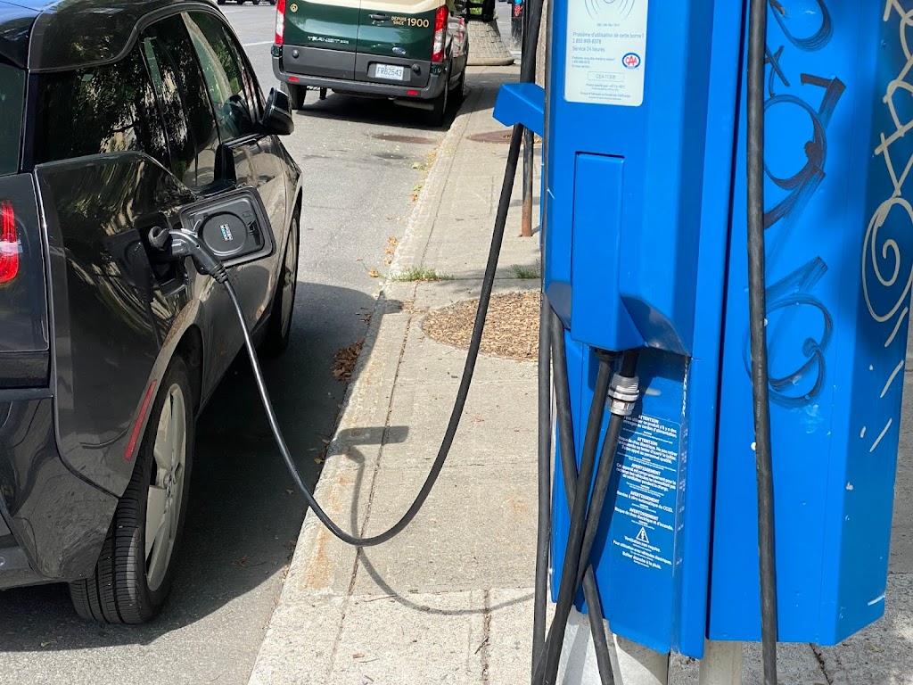 Circuit électrique Charging Station | 2330 Rue Sherbrooke O, Montréal, QC H3H 1G8, Canada | Phone: (800) 686-9243
