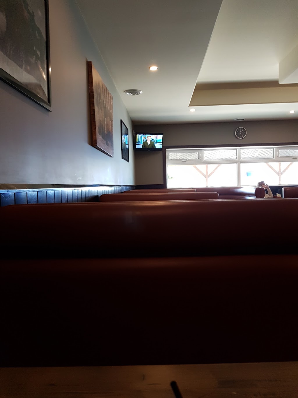 Somerset Food Bar & Lounge | 306 3 St, Somerset, MB R0G 2L0, Canada | Phone: (204) 744-2042