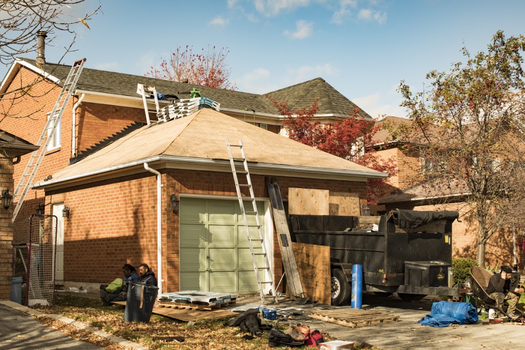 Tops Roofing Company (Burlington) | 2183 Sandringham Dr, Burlington, ON L7P 3E7, Canada | Phone: (905) 465-0538