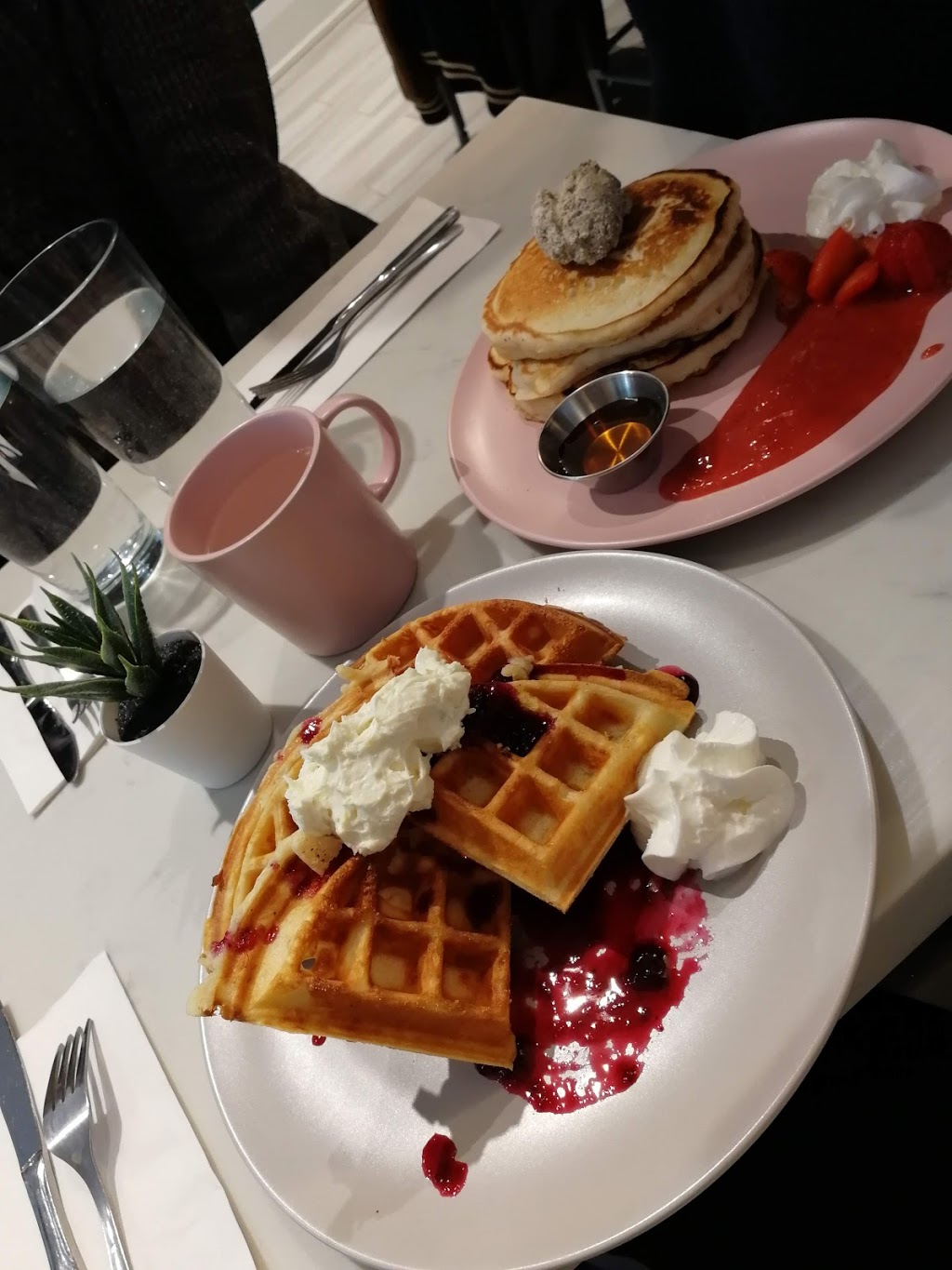 Sisters & Co | 887 Dundas St W, Toronto, ON M6J 1V9, Canada | Phone: (647) 350-7478