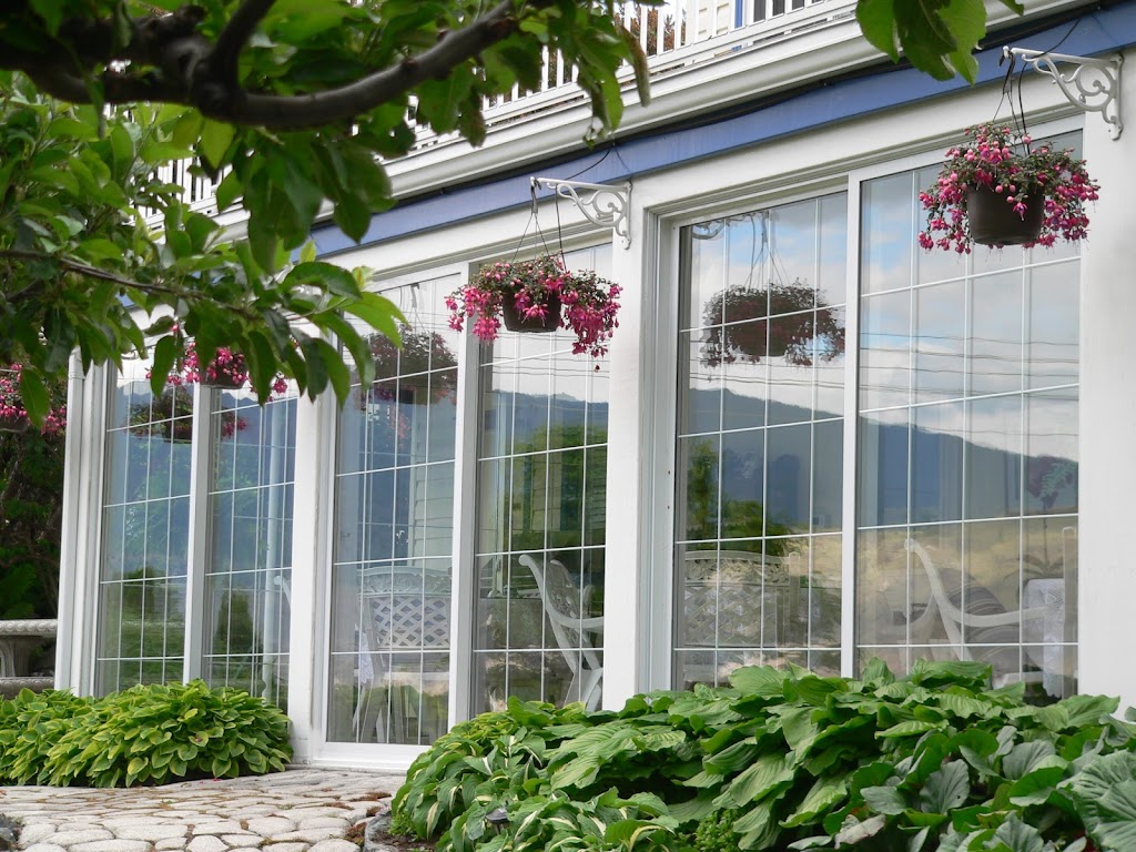 Lakeside Country Inn | 7001 Savona Access Rd, Savona, BC V0K 2J0, Canada | Phone: (250) 373-2528