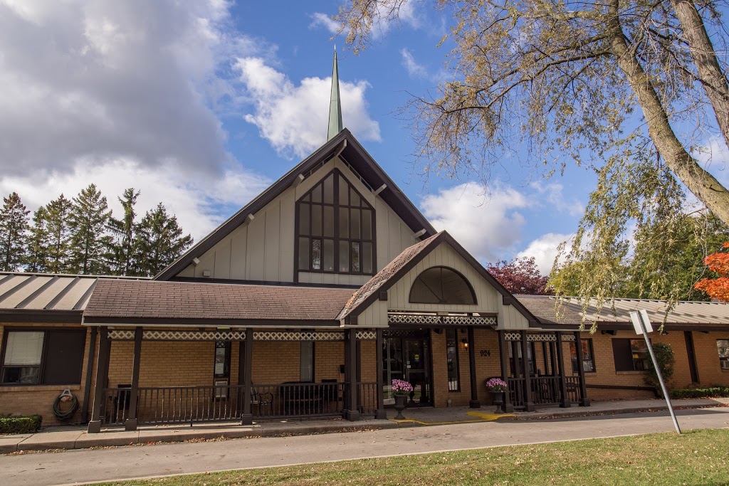 Park Avenue Manor Retirement Residence | 924 Park Ave W, Burlington, ON L7T 1N7, Canada | Phone: (905) 333-3323
