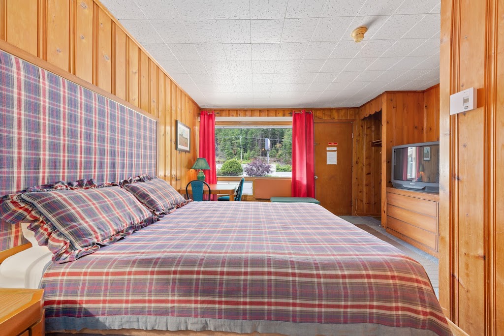Motel Rivière-Rouge | 2004 Rue LAnnonciation N, Rivière-Rouge, QC J0T 1T0, Canada | Phone: (438) 377-7009