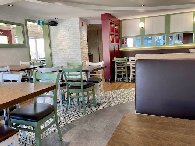 Restaurant Chez Gerard | 16280 Bd Lacroix, Saint-Georges, QC G5Y 1S4, Canada | Phone: (418) 228-1033