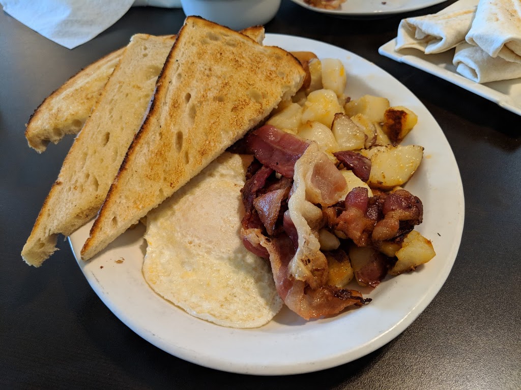 Country Fork | 1048 Bay St, Port Rowan, ON N0E 1M0, Canada | Phone: (226) 534-1616