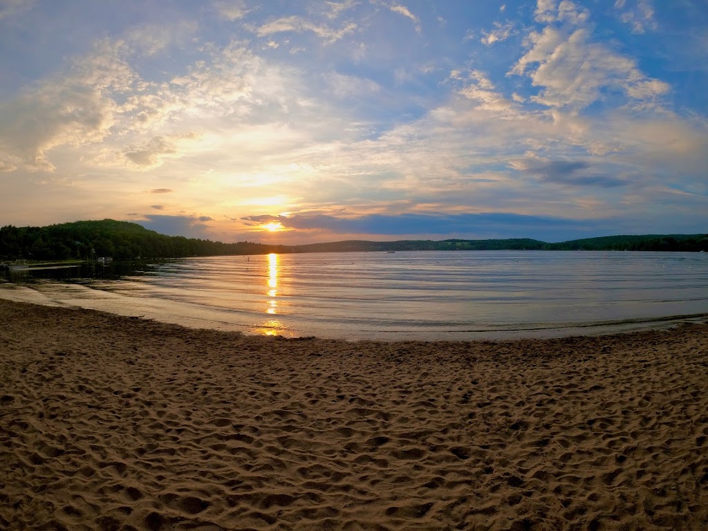 Plage municipale de Val-des-Sources | Val-des-Sources, QC J1T 3M7, Canada | Phone: (819) 879-7171