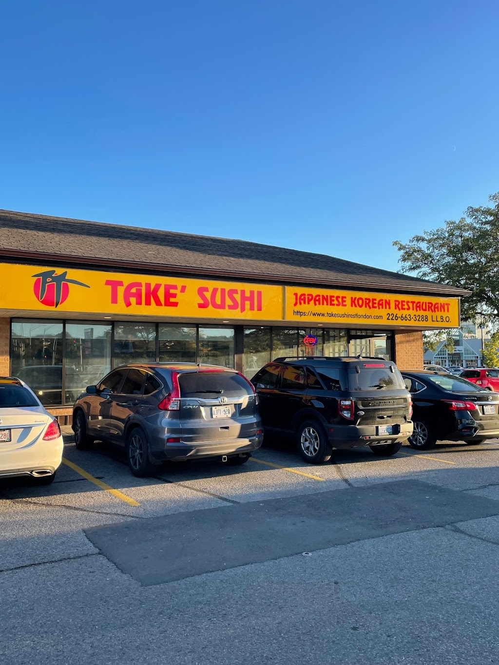Také Sushi Restaurant | 101 Fanshawe Park Rd E, London, ON N5X 2S7, Canada | Phone: (226) 663-3288