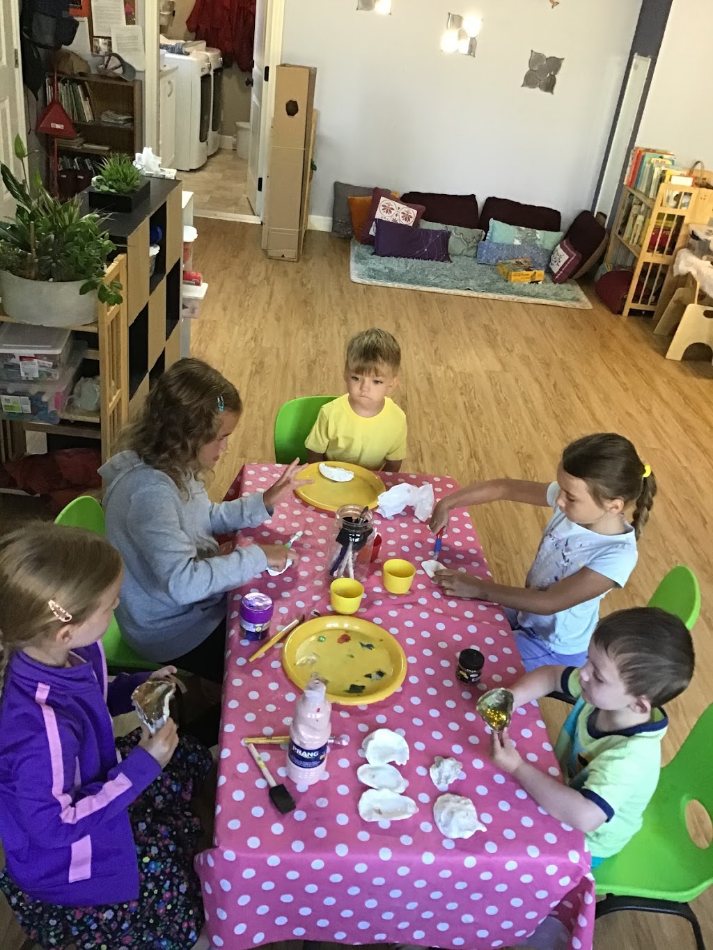 Ecole Petits Pieds | 476 Becher Bay Rd, Sooke, BC V9Z 1B8, Canada | Phone: (778) 425-0188