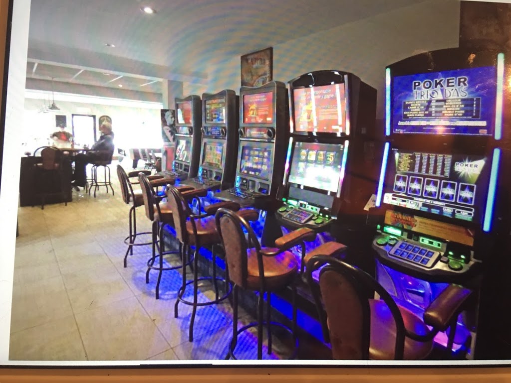 Taverne Du Quilleur | 97 Rue Saint Georges, Saint-Jérôme, QC J7Z 4Z4, Canada | Phone: (450) 436-6446