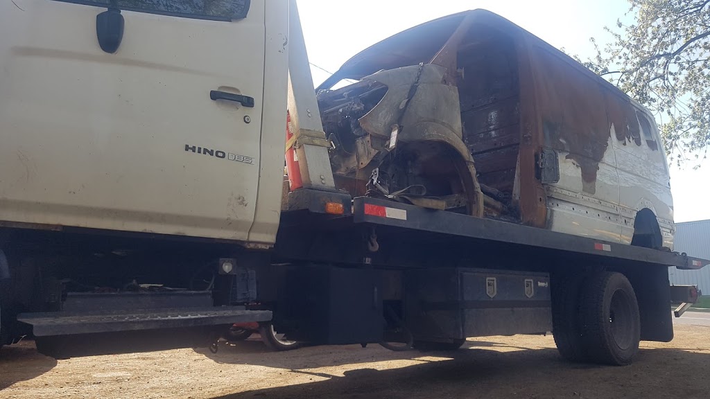 Towing and Scrap Car Removal Vaughan | 19 Asner Ave, Maple, ON L5A 0W6, Canada | Phone: (647) 957-8305
