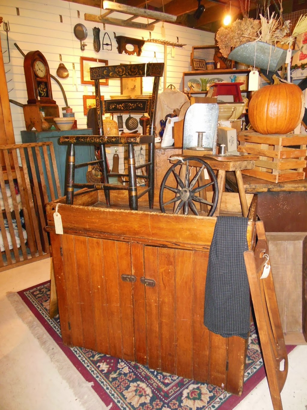 Gull Cottage Antiques, LLC | 2096 Lakeshore Rd, Applegate, MI 48401, USA | Phone: (810) 622-9883