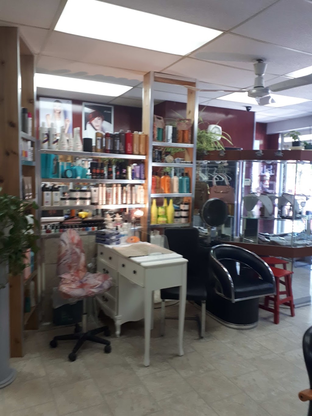 Fusion 2000 Coiffure Inc | 1354 Rue Sauvé E, Montréal, QC H2C 2A2, Canada | Phone: (514) 389-7315