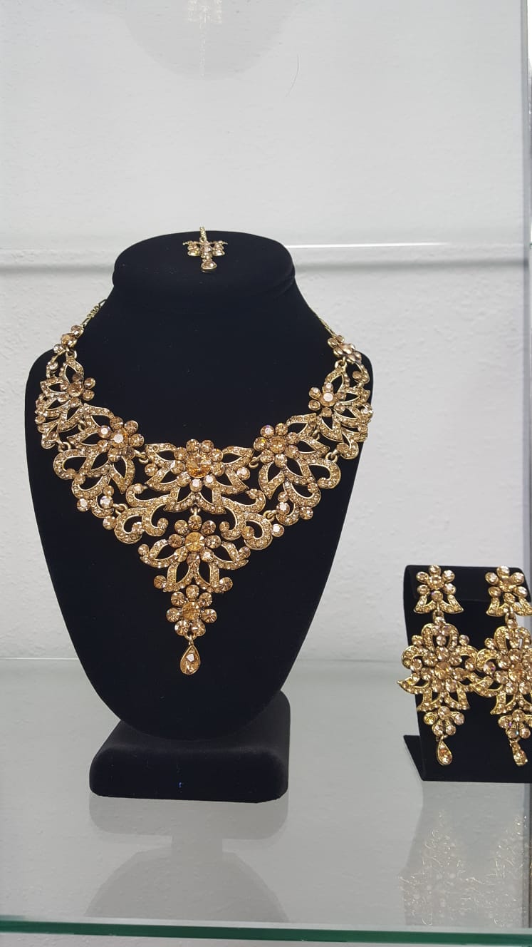 One-Stop Fashion Inc. | 9261 120 St, Delta, BC V4C 6R8, Canada | Phone: (778) 394-0454