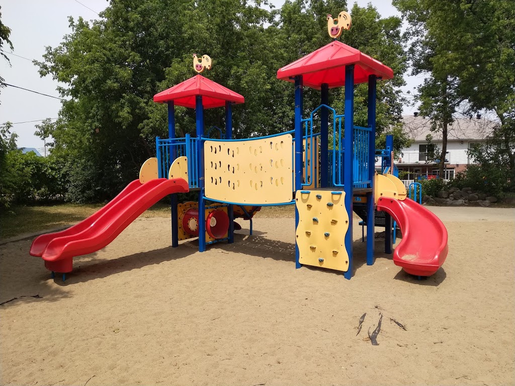 Parc St-Charles | 4250 Rue Harold, Pierrefonds, QC H9H 5G3, Canada | Phone: (514) 872-0311