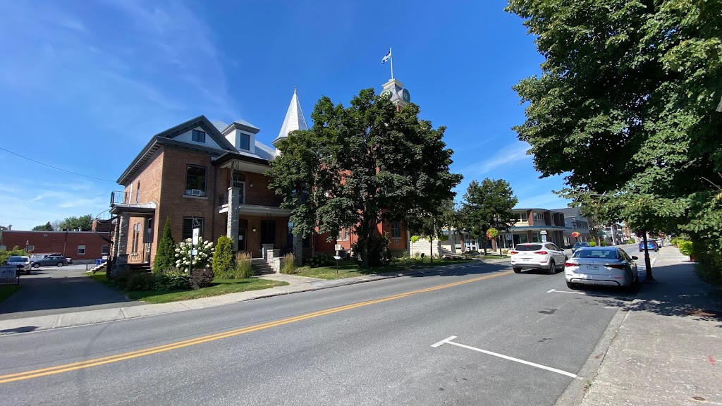Hôtel de ville | 477 Rue de lHotel-de-Ville, Farnham, QC J2N 2H3, Canada | Phone: (450) 293-3178