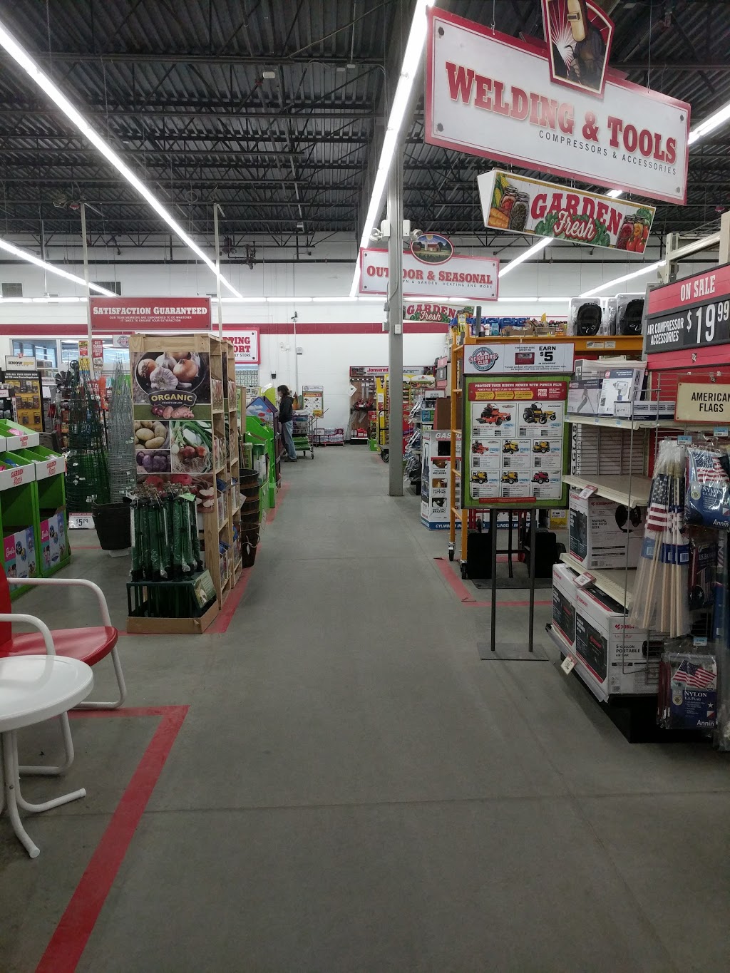 Tractor Supply Co. | 124 Commerce Way, Newport, VT 05855, USA | Phone: (802) 334-2944