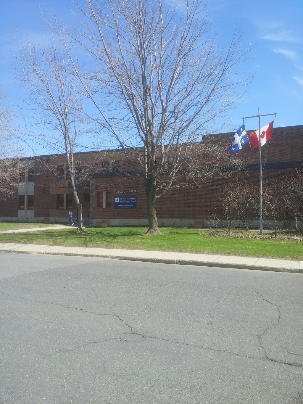 Harold-Napper School | 6375 Avenue Baffin, Brossard, QC J4Z 2H9, Canada | Phone: (450) 676-2651