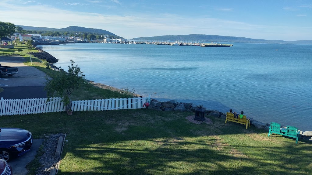 Come From Away B & B Inn | 98 Montague Row, Digby, NS B0V 1A0, Canada | Phone: (877) 392-2413