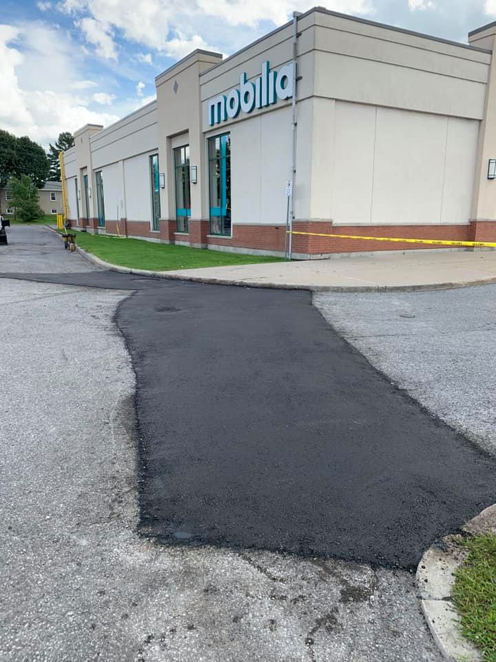 Bulldog Sealing & Asphalt Repair | 1474 Black Stallion Way, Greely, ON K4P 1P2, Canada | Phone: (613) 853-4474