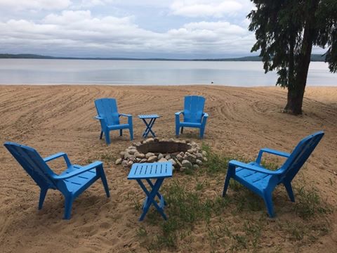 Lake Bernard Beach House | 111 Bernard Crescent, Sundridge, ON P0A 1Z0, Canada | Phone: (226) 821-1746