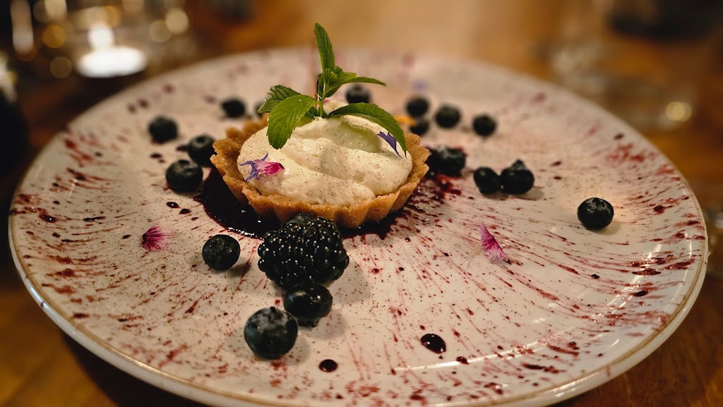 Lanas Bistro et Bar à Vin | 741 Bd des Seigneurs, Terrebonne, QC J6W 1T5, Canada | Phone: (450) 492-0000