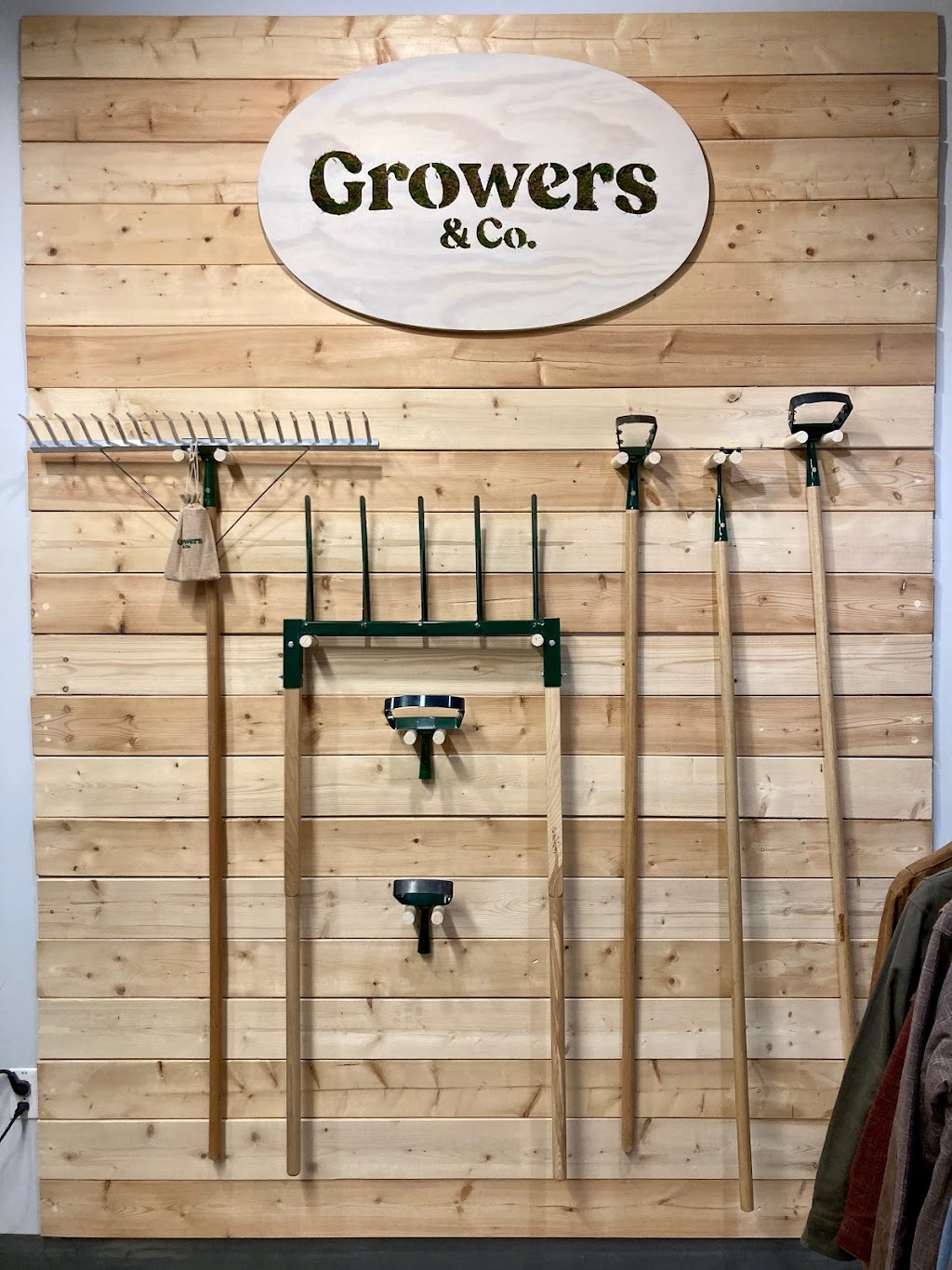 Growers and Co. | 3535 Bd Sainte-Anne Suite 300, Québec, QC G1E 3L6, Canada | Phone: (418) 524-4443