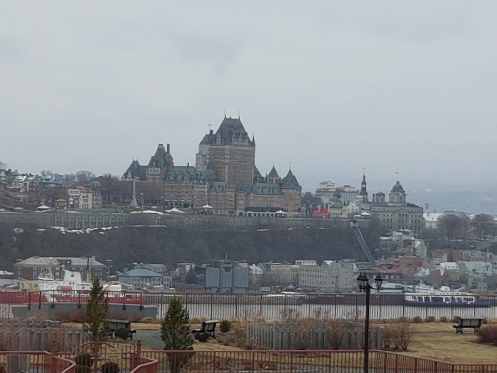 Les Résidences Du Précieux Sang | 5615 Rue Saint-Louis, Lévis, QC G6V 4G2, Canada | Phone: (418) 837-3715