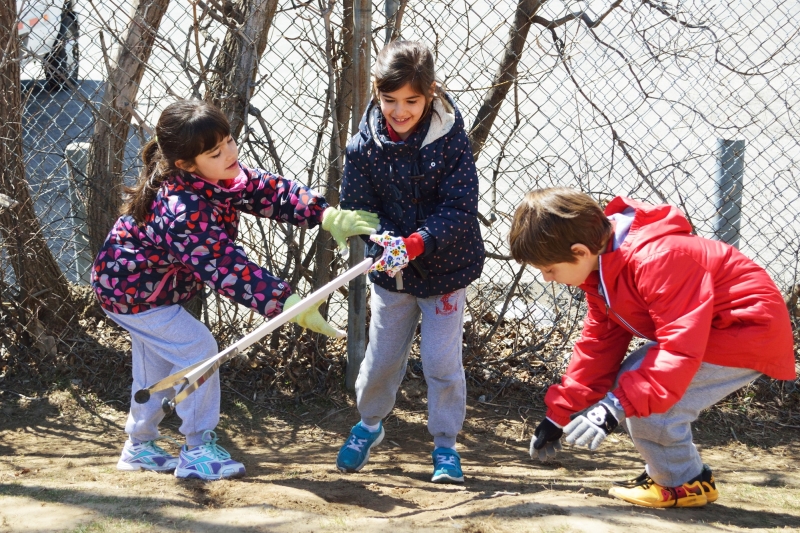 Charles-Perrault School | 106 Rue Cartier, Roxboro, QC H8Y 1G8, Canada | Phone: (514) 684-5043