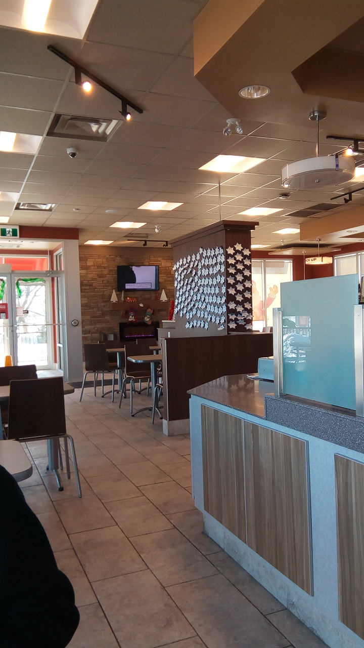 Tim Hortons | 88 Broadway Ave, Russell, ON K4R 1A1, Canada | Phone: (613) 445-3434