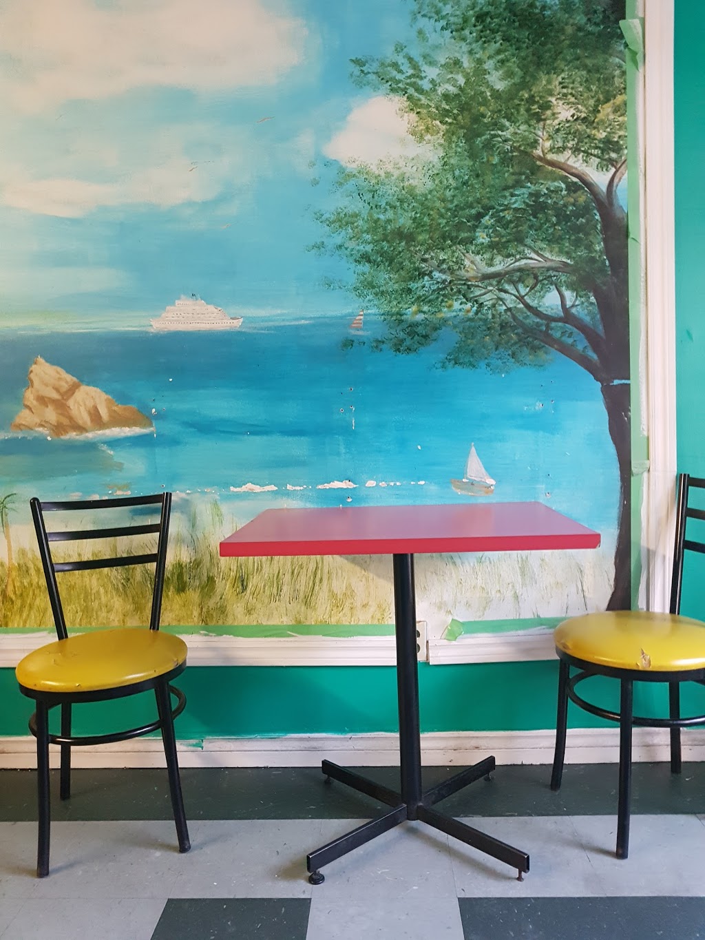 Soleil des Iles | 287 Queen Mary St, Ottawa, ON K1K 1X1, Canada | Phone: (613) 744-4439