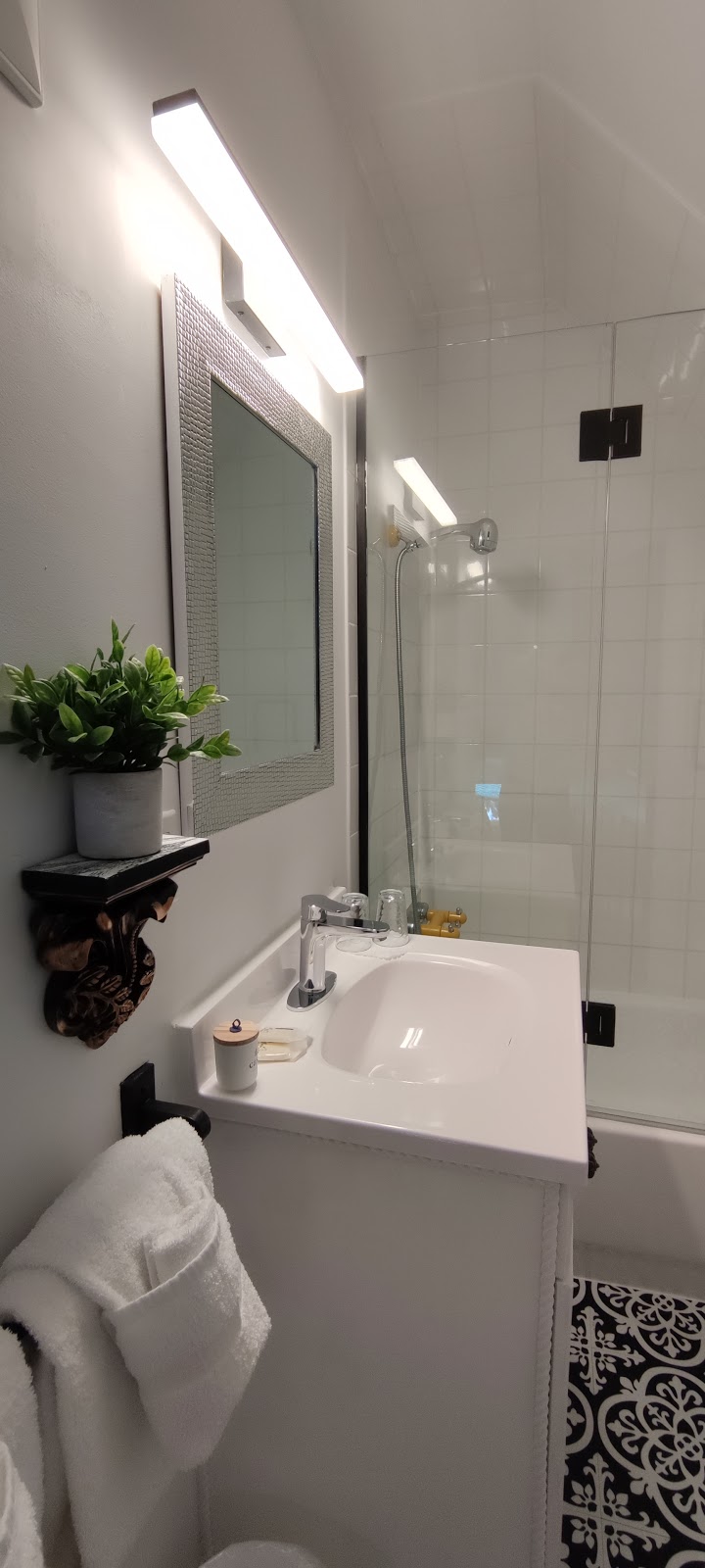 Gite La Trembling | 1315 Montée Kavanagh, Mont-Tremblant, QC J8E 2P3, Canada | Phone: (819) 425-5959