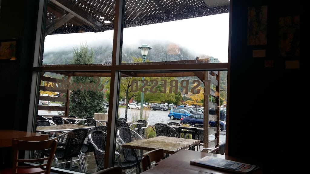 Presse Café | 365 Boulevard Sir-Wilfrid-Laurier #104, Mont-Saint-Hilaire, QC J3H 6A2, Canada | Phone: (450) 464-4000