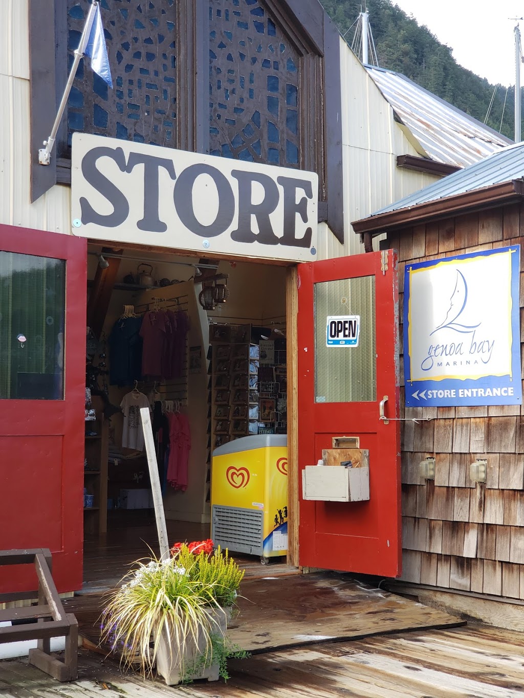 Genoa Bay Cafe | 5000 Genoa Bay Rd #9, Duncan, BC V9L 5Y8, Canada | Phone: (250) 746-7621