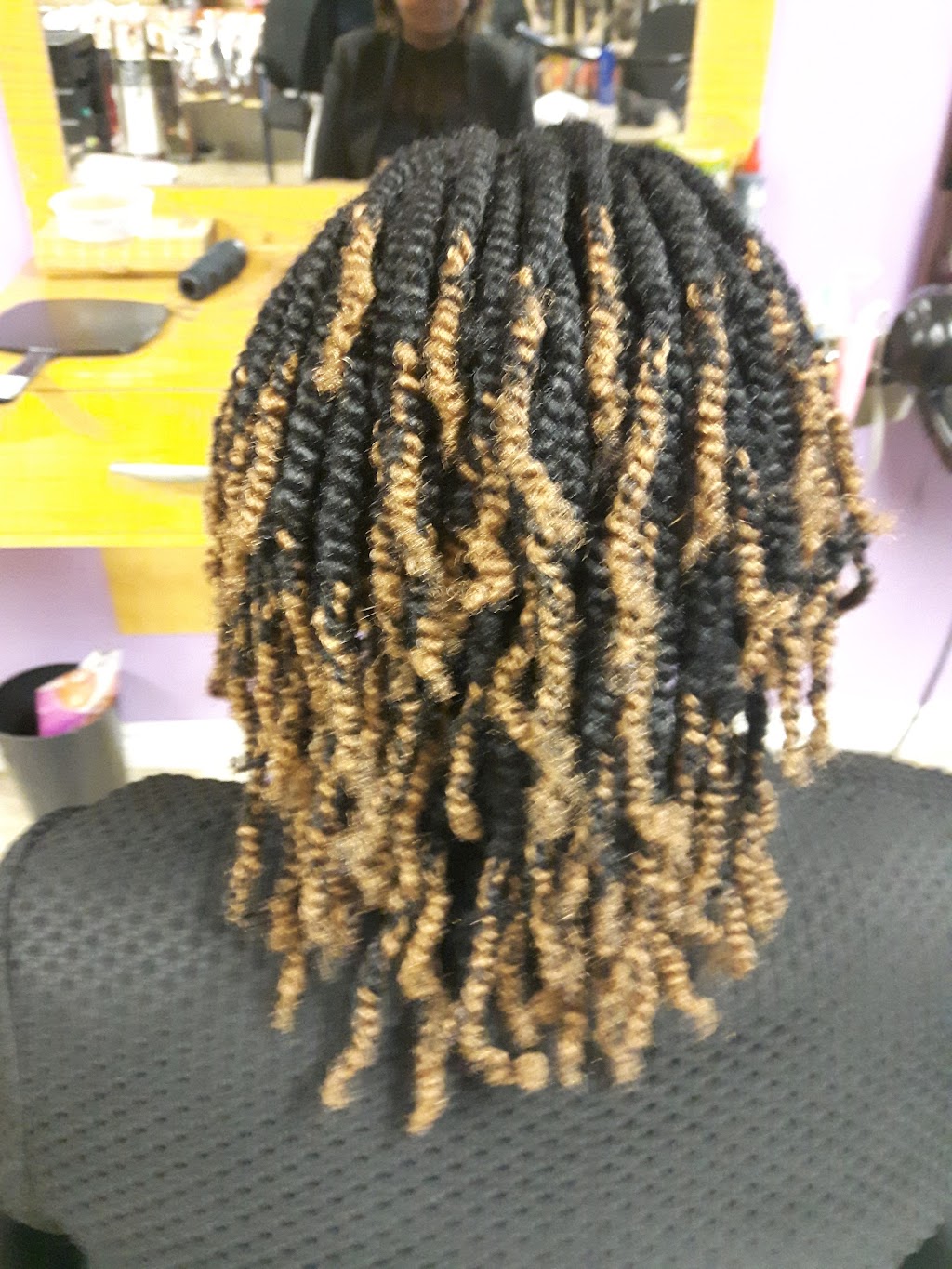 Amy Hair Braiding Salon | 615 Center St, Ottawa, ON K1K 2N8, Canada | Phone: (613) 907-1144
