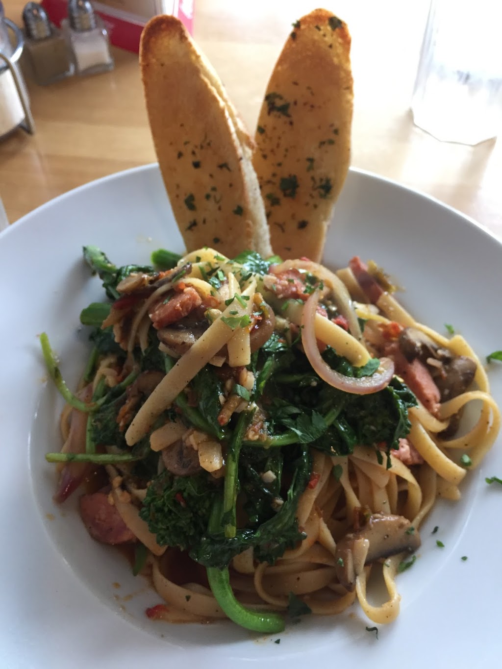 The Express Restaurant | 1034 King St W, Hamilton, ON L8S 1L5, Canada | Phone: (289) 389-2008
