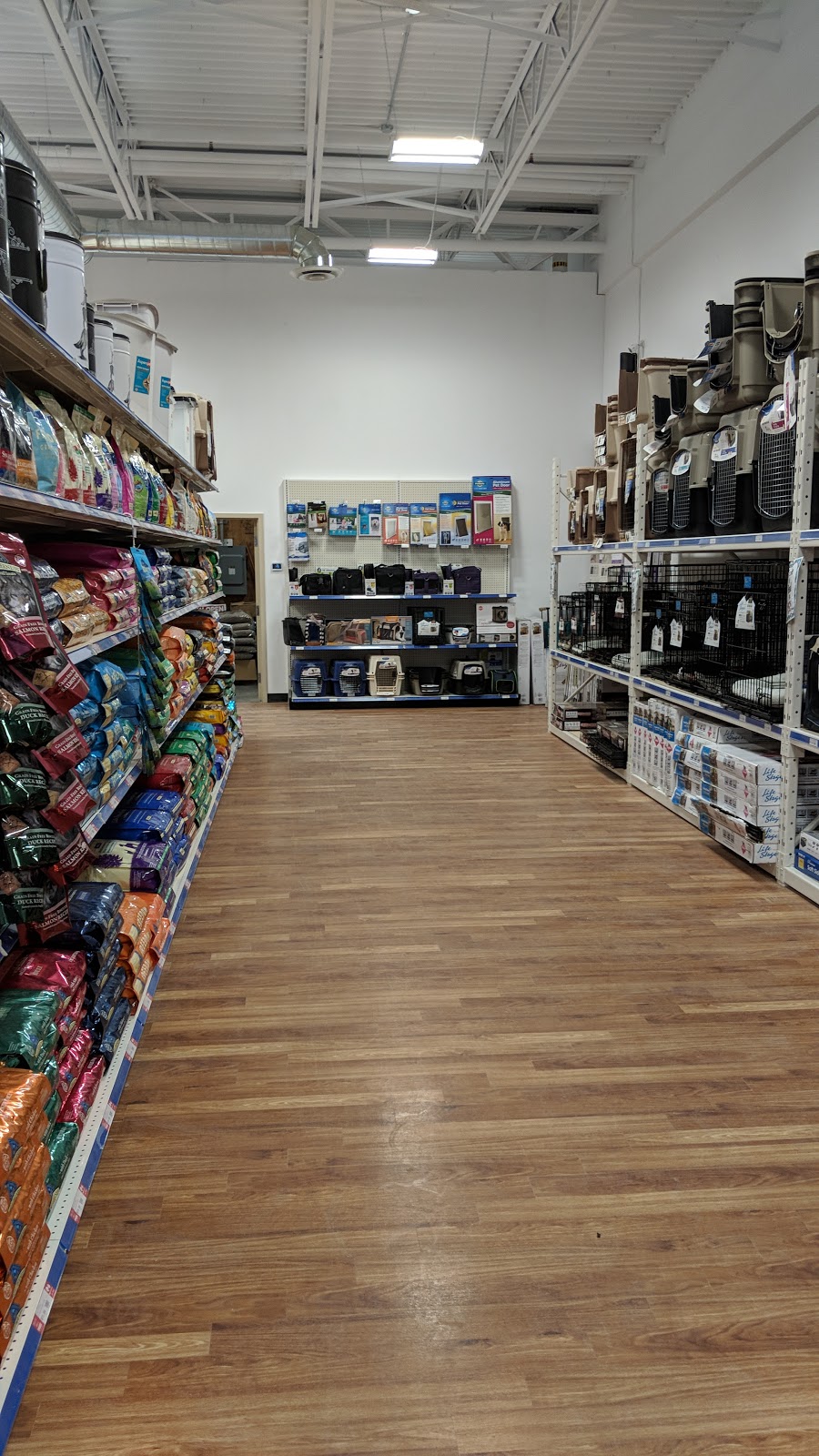 Rens Pets Barrhaven | 4325 Barrhaven Crescent Unit 5, Nepean, ON K2J 6E5, Canada | Phone: (613) 825-5417