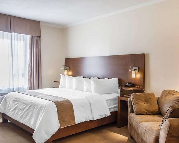 Econo Lodge | 5 QC-138, Forestville, QC G0T 1E0, Canada | Phone: (418) 587-2278