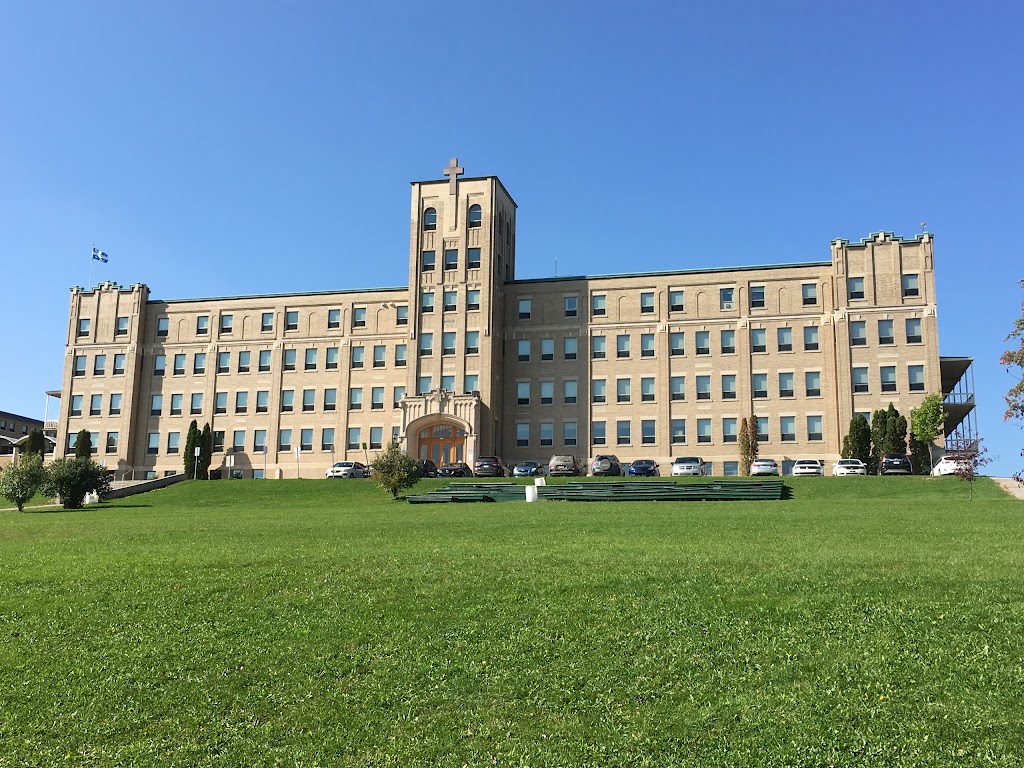 École Polyvalente Saint-Joseph | 565 Rue de la Montagne, Mont-Laurier, QC J9L 2C9, Canada | Phone: (819) 623-4113