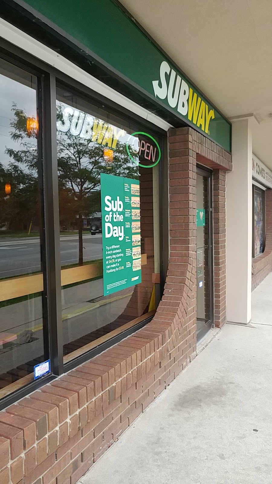 Subway | Roseland Square, 2450 New St, Burlington, ON L7R 1J6, Canada | Phone: (905) 631-1331