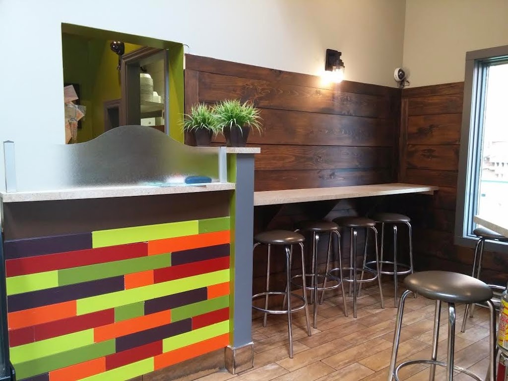 Restaurant Jeannot (Shawinigan) | 3023 Avenue Beaudry Leman, Shawinigan, QC G9N 3H9, Canada | Phone: (819) 539-4752