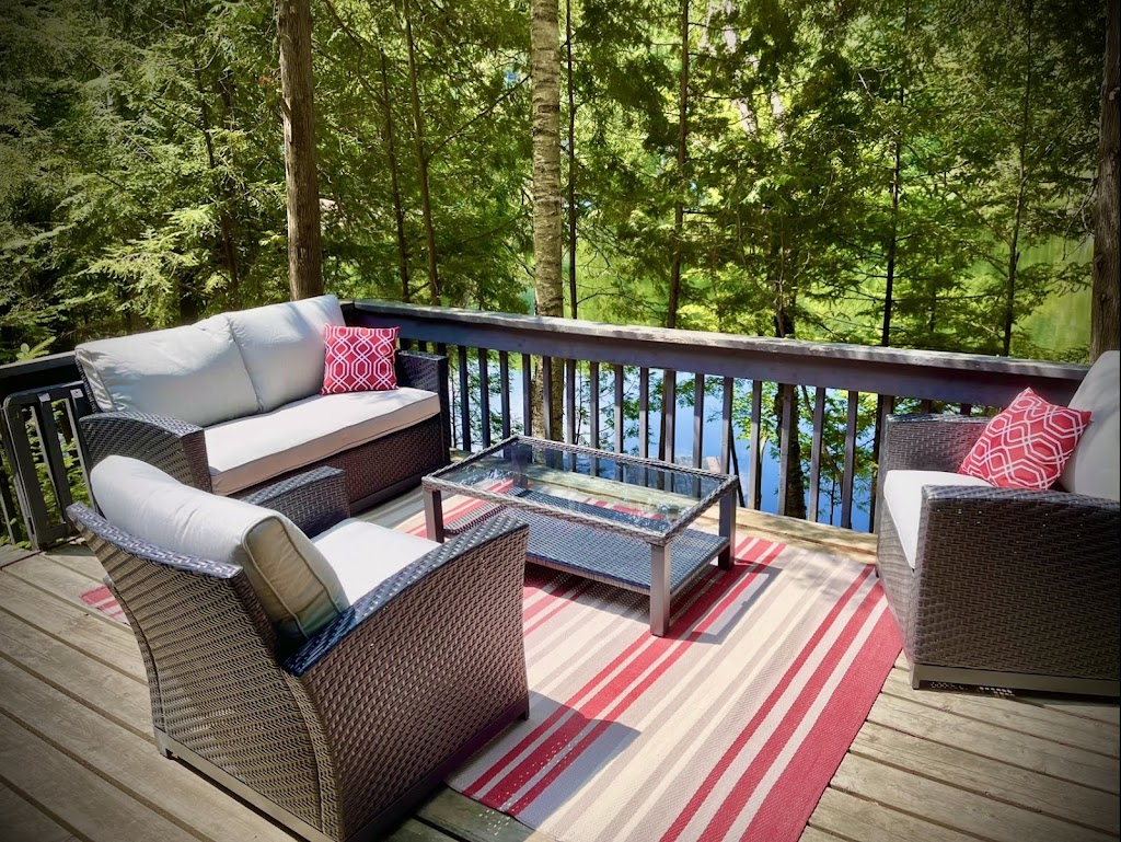 Chalet l’Escapade des cèdres | 17 Chem. des Écureuils, Val-des-Monts, QC J8N 1J2, Canada | Phone: (613) 203-5113