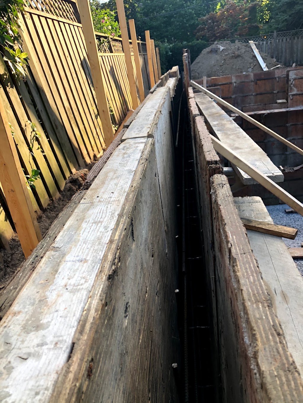 EarthWorx Demolition Excavation Shoring and Culverts | 10 Oscar Ct, North York, ON M2K 2A4, Canada | Phone: (416) 840-6440