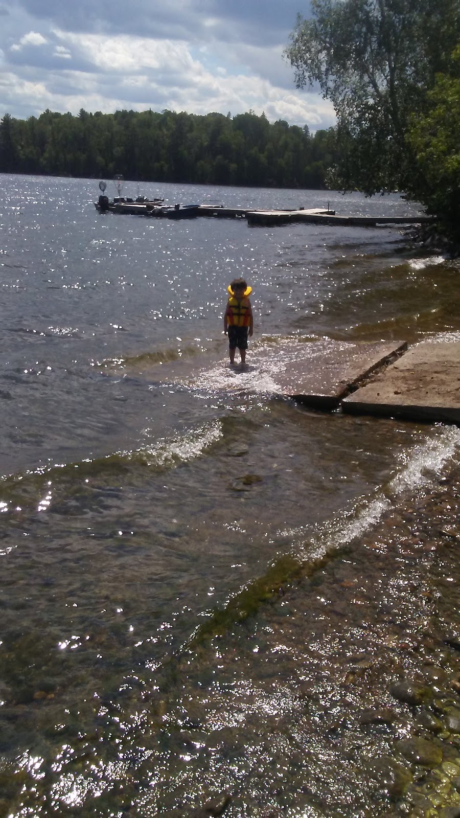 Chalets Bon Repos | 17 Chemin Adrien, Lac-du-Cerf, QC J0W 1S1, Canada | Phone: (819) 597-2303