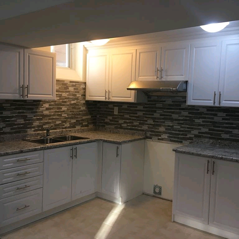 Fast construction | 3318 Brandon Gate Dr, Mississauga, ON L4T 2G4, Canada | Phone: (416) 418-5351