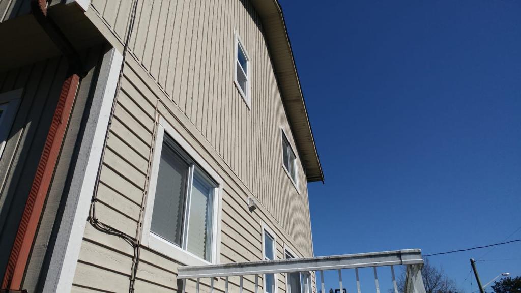 JB Painting & Pressure Washing | 247 W 23 St, North Vancouver, BC V7M 2B6, Canada | Phone: (604) 773-4549