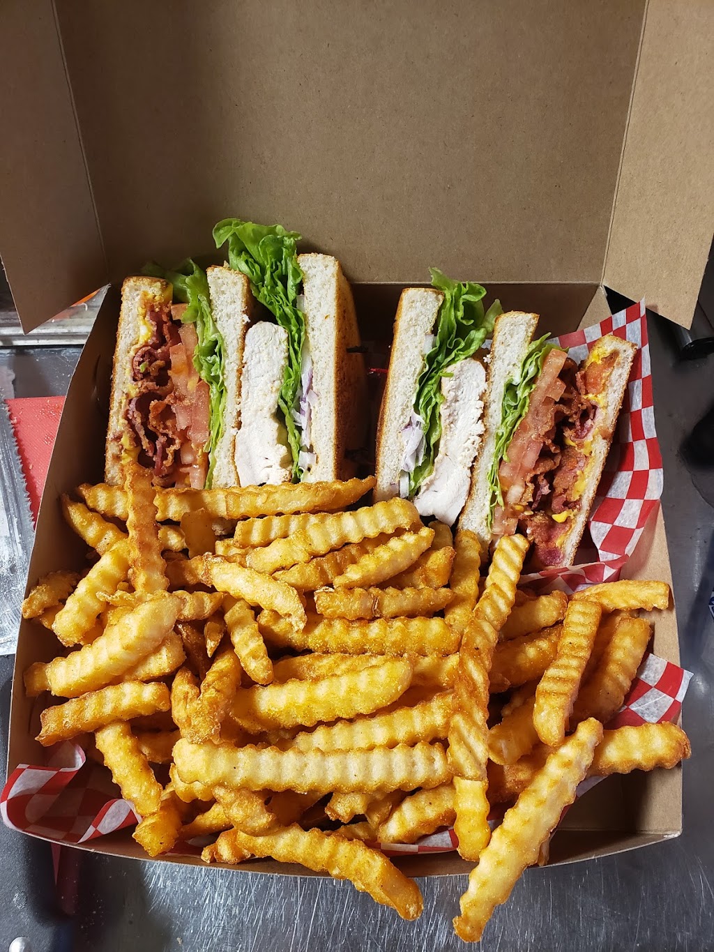 Bulls Eye Pizza South | 3395 Howard Ave Unit 14, Windsor, ON N9E 3N6, Canada | Phone: (519) 969-5858